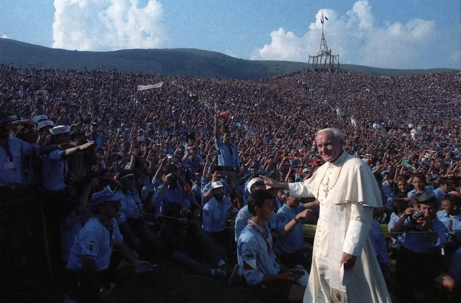 L'Abruzzo ai Musei Vaticani: nove foto per ricordare Papa Wojtyla nel territorio