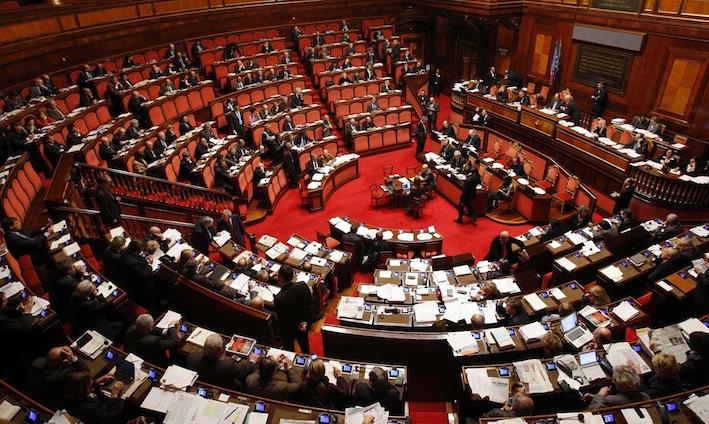 Decreto Lavoro: fiducia al Senato. Protesta in aula del M5s