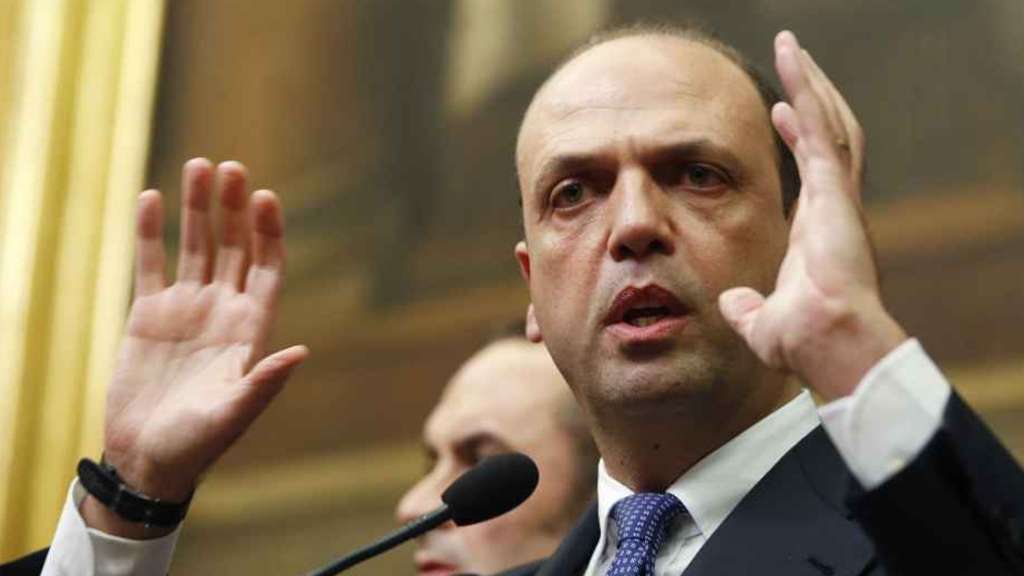 Alfano: "nessuna trattativa, si sarebbe giocato lo stesso". Importante restituire stadi ai cittadini