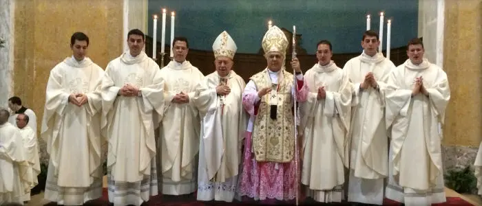 Mons. Vincenzo Bertolone ha ordinato sei giovani Sacerdoti [Video]