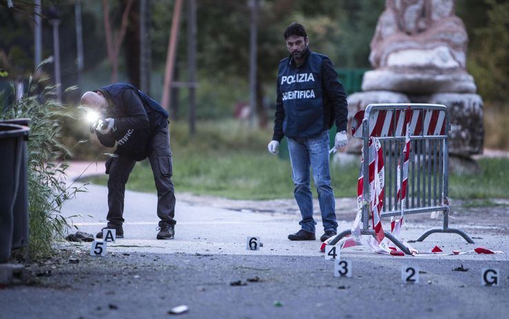 Arrestato per rissa il tifoso ferito. Alfano: «Daspo a vita contro violenza ultrà»