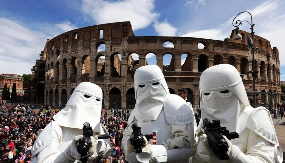 Star Wars Day: il colosseo si trasforma nella galassia di George Lucas