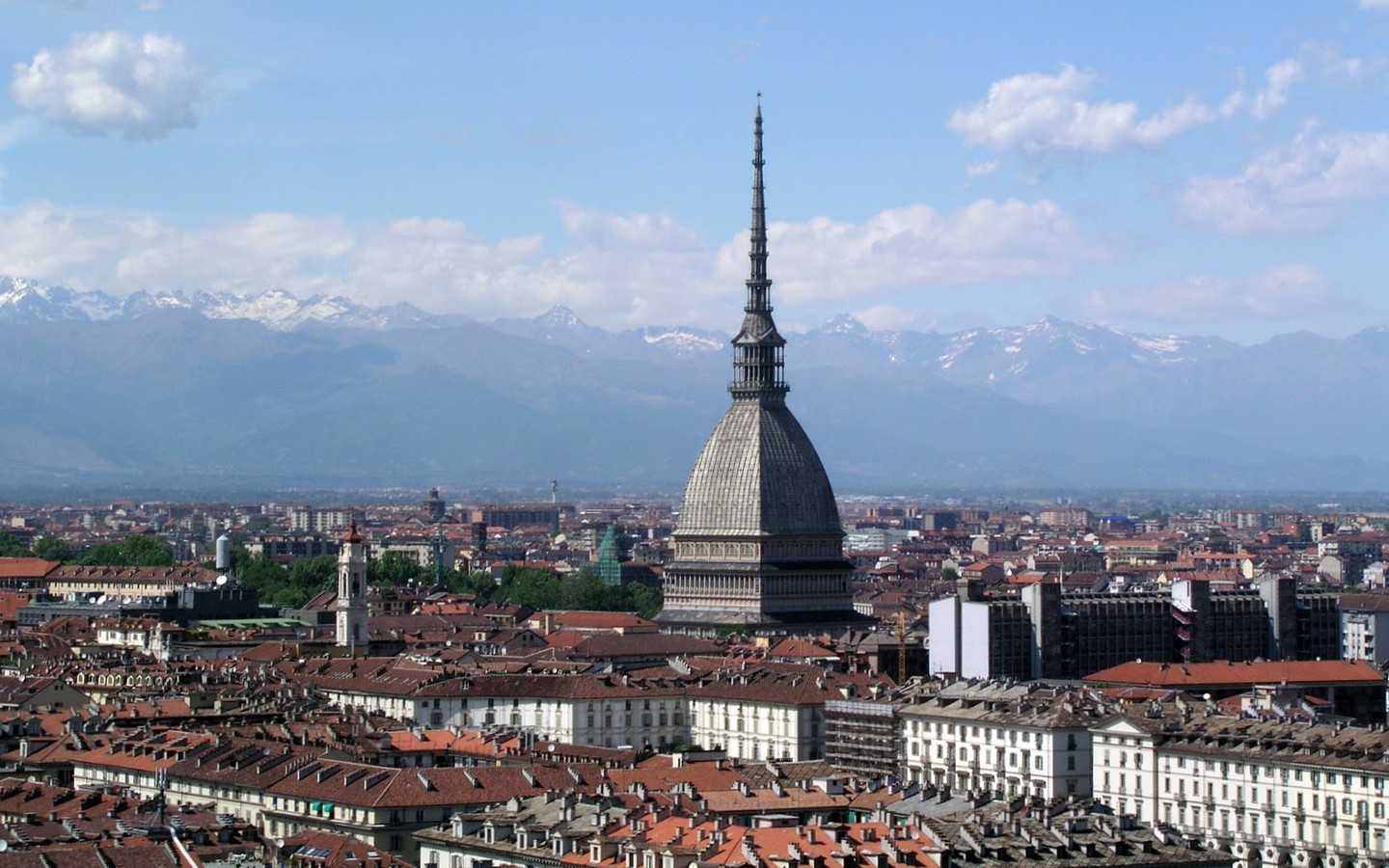 Torino: 'Antagonisti' occupano palazzina