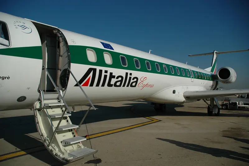 Alitalia: il debito ammonta a due miliardi di euro, si cerca l'accordo con Etihad