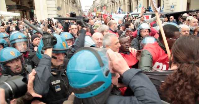 Torino: la Digos indaga sugli scontri del Primo Maggio