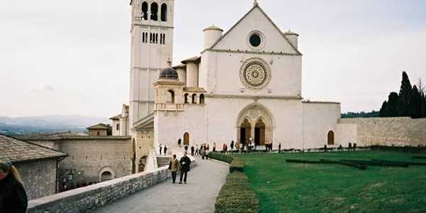Turismo e religione cattolica. Trecento milioni di fedeli in giro per il mondo