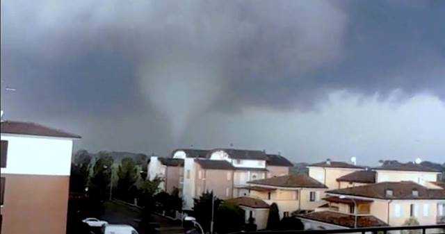 Allerta meteo in Emilia Romagna: 4 tornado colpiscono la zona del modenese