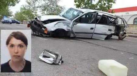 Auto impazzita guidata da un diciassette finisce contro un albero. Muore sul colpo una ventenne