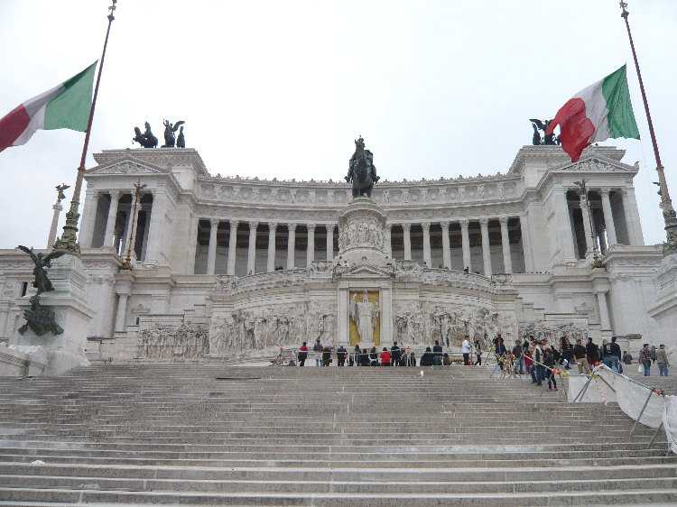 25 aprile - Napolitano e Renzi all'Altare della Patria