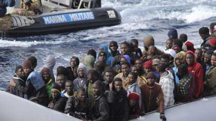 Sicilia, salvati ancora migranti al largo dell'isola