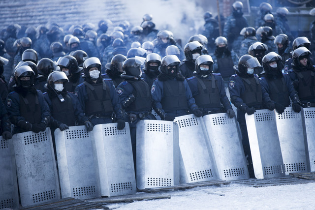 Ucraina: vicepresidente americano Joe Biden parte per Kiev. Putin snellisce pratiche cittadinanza