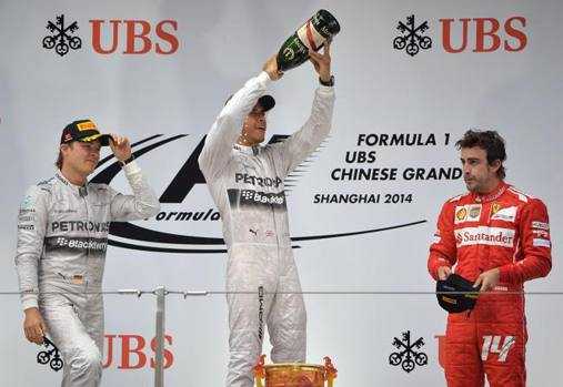F1, GP Cina: Hamilton vince ancora, Alonso porta la Ferrari sul podio
