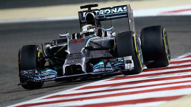 F1, GP Cina: Hamilton conquista la pole, Alonso quinto