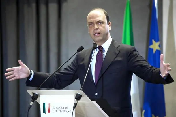 Alfano: "Basta saccheggi o centro storico di Roma chiuso ai cortei"