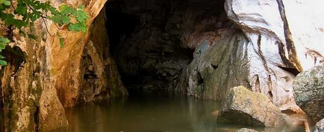 Mistero nei Supramonte, scoperti tre scheletri in una grotta