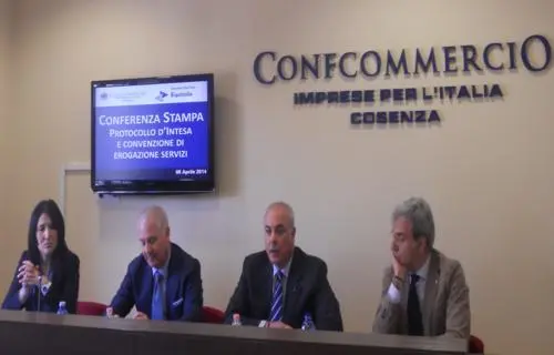 Firmato il protocollo d'intesa tra Equitalia Sud e la Confcommercio Cosenza