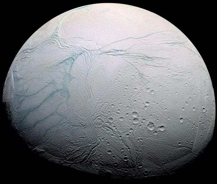 Il mare sotto il ghiaccio di Encelado