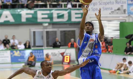 Basket, Dinamo battuta per un punto dai Campioni d'Italia