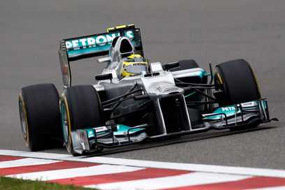 F1, qualifiche del Barhain: Rosberg davanti ad Hamilton, ancora fatica per le Ferrari