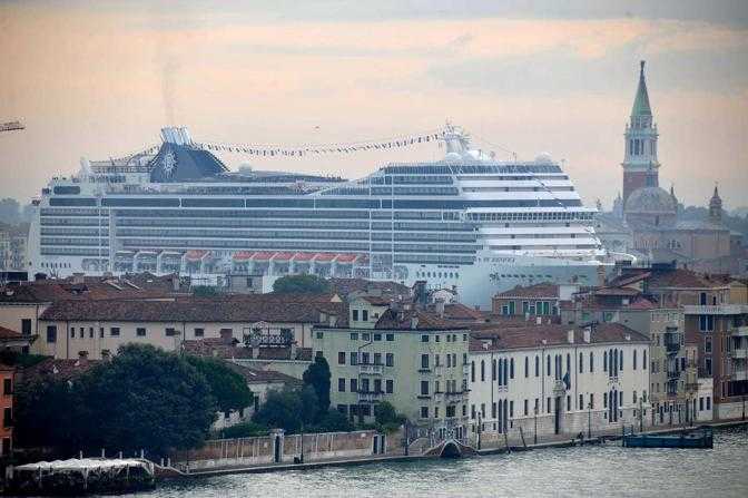 Venezia: nave da crociera urta una banchina. Nessun ferito.