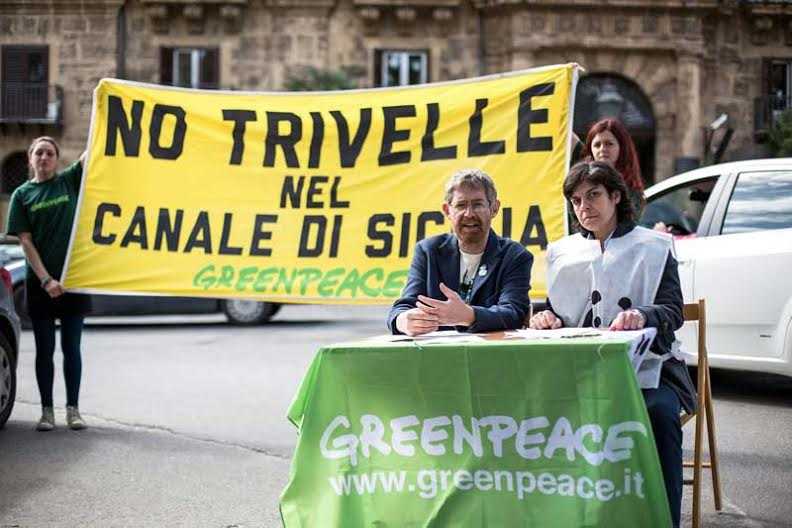 Greenpeace e Wwf: protesta a Palermo contro le trivellazioni petrolifere