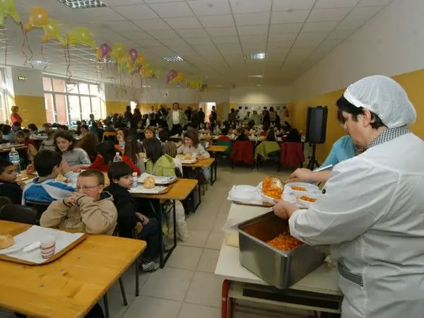 Mense scolastiche: secondo le famiglie, Bologna tra le città più care d'Italia