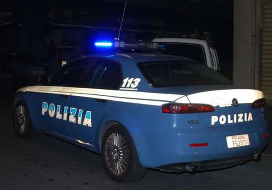 Torino: vandali al Mc Donald's di Piazza Castello aggrediscono personale