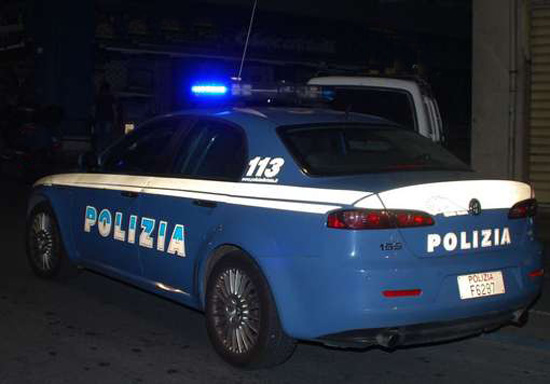 Torino: vandali al Mc Donald's di Piazza Castello aggrediscono personale