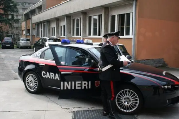 Tragedia nel milanese: uomo di 82 anni uccide la moglie, il socio in affari e poi si suicida