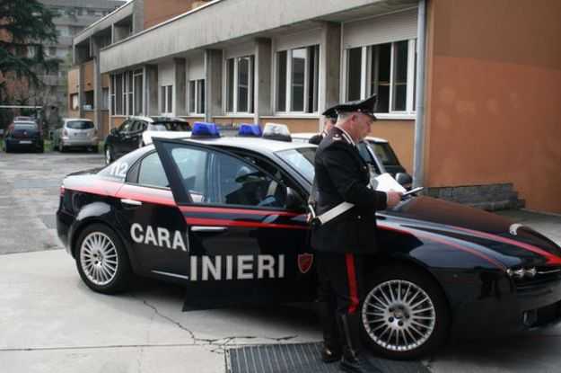 Tragedia nel milanese: uomo di 82 anni uccide la moglie, il socio in affari e poi si suicida