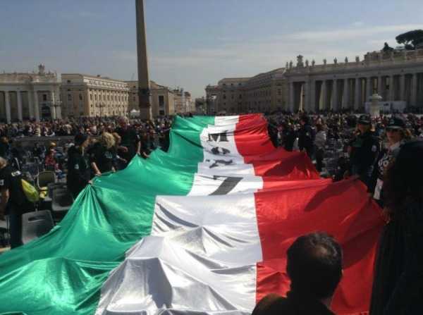Papa Francesco prega per L'Aquila: "Jemo 'nnazi", andiamo avanti con la ricostruzione