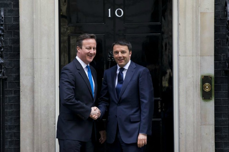 Renzi a Londra: vogliamo un'Europa migliore. Cameron: lo sostengo
