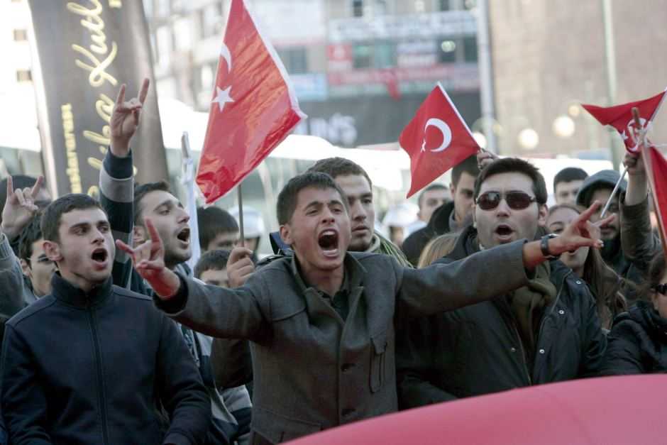 Ankara, volontari riconteggiano le schede elettorali tra le proteste