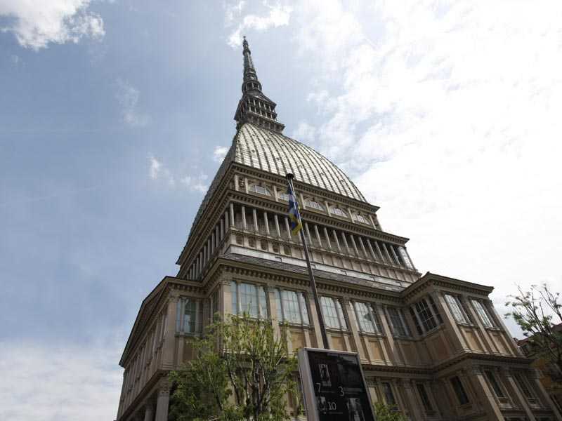 Torino, Giornata Mondiale Consapevolezza Autismo: il 2 Aprile la Mole Antonelliana s'illumina di blu