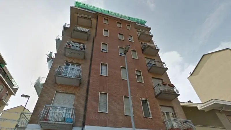 Torino: palazzina va a fuoco nella notte, non si esclude origine dolosa