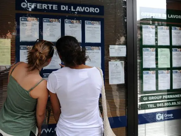 Il via a 128 tirocini retribuiti. Le porte delle aziende si aprono ai giovani