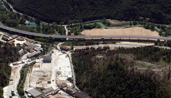 Abruzzo, allarme acqua al veleno. Chiodi difende: "dal 2007 solo acqua purissima"