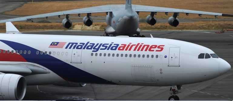 Aereo scomparso MH370 Malaysian Airlines: 122 oggetti in mare, ma nessuna conferma. Dubbi sul pilota