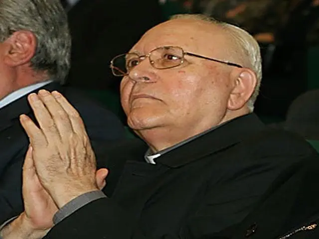 Morte mons. Agostino: l'ultimo saluto al vescovo della fiducia