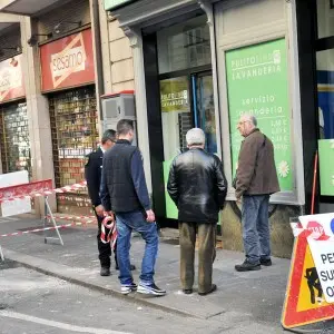 Torino San Salvario: cade un cornicione, 4 contusi