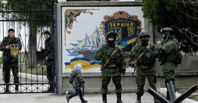 Crimea: quasi tutte le basi ucraine nelle mani dei russi