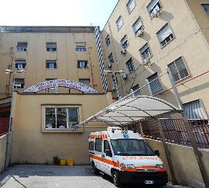 Colluttazione in ospedale: uomo ferisce vigilantes