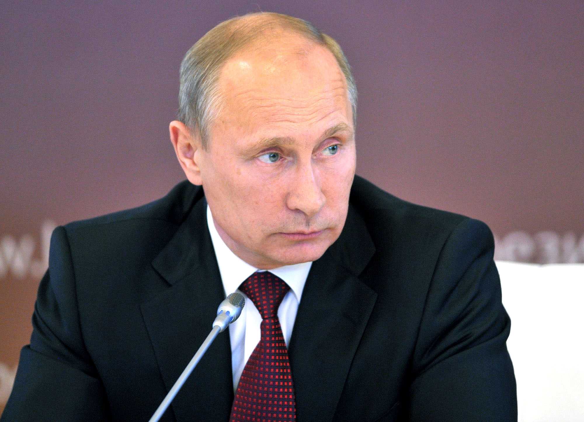 Crimea, Putin firma l'indipendenza. Francia: Russia sospesa dal G8