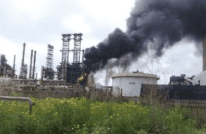 Emergenza ambientale a Gela: incendio in Raffineria Eni. M5s: "Si chiedano danni a Crocetta"
