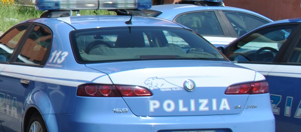 Tor Bella Monaca: poliziotto si spara in auto con la pistola di ordinanza
