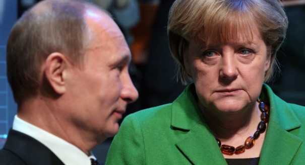 Crimea, la Merkel a Putin: "Il referendum è illegale"
