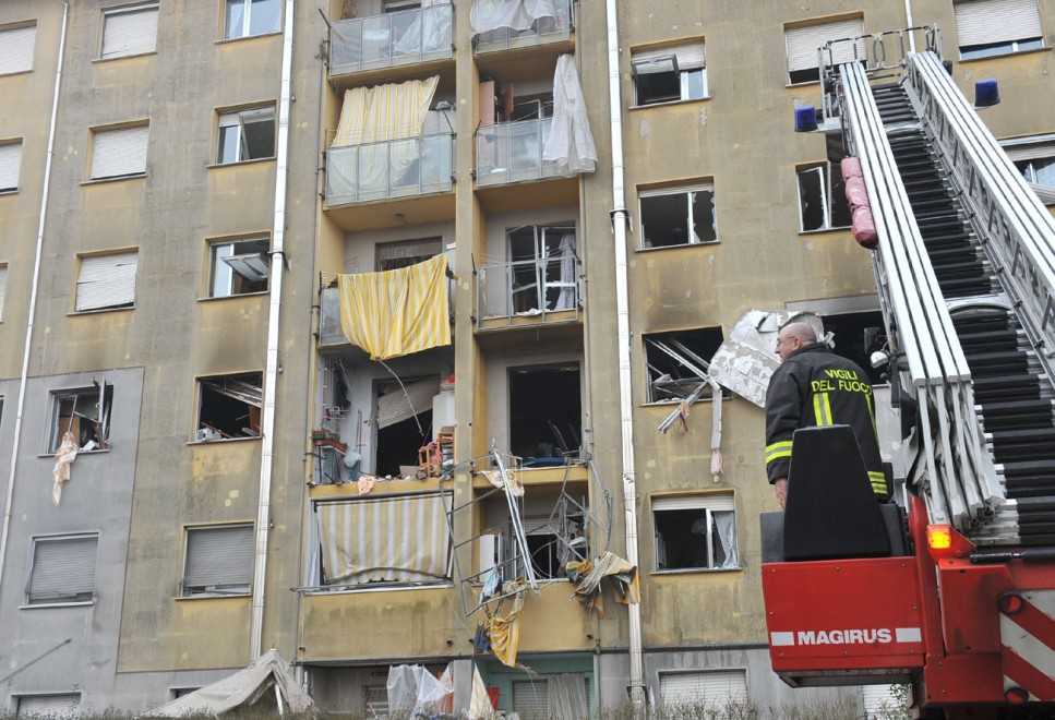 Torino: esplosione in una palazzina, bambino estratto vivo dalle macerie