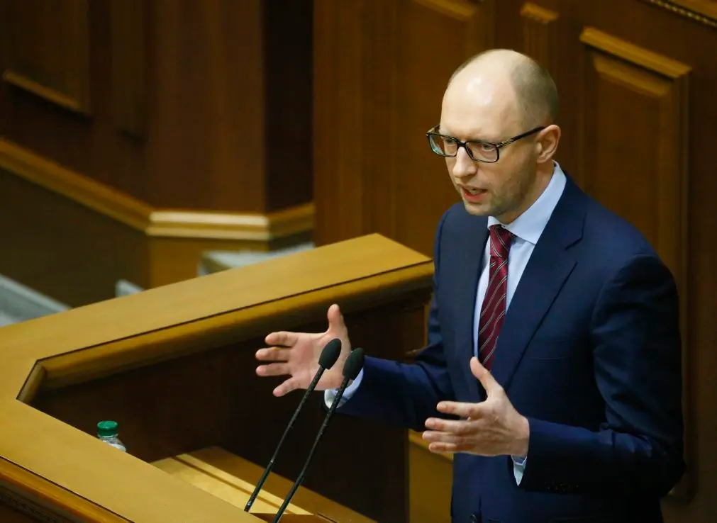 Ucraina, Iatseniuk: "Non cederemo un centimetro alla Russia"