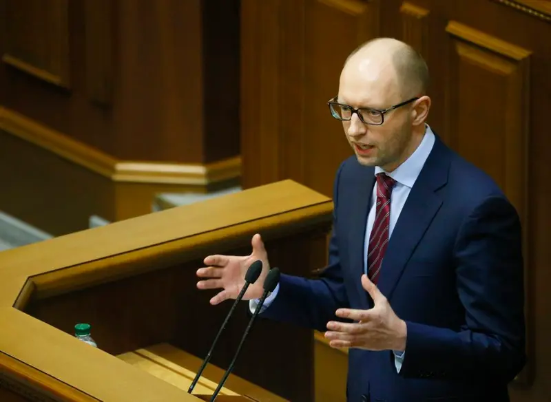 Ucraina, Iatseniuk: "Non cederemo un centimetro alla Russia"