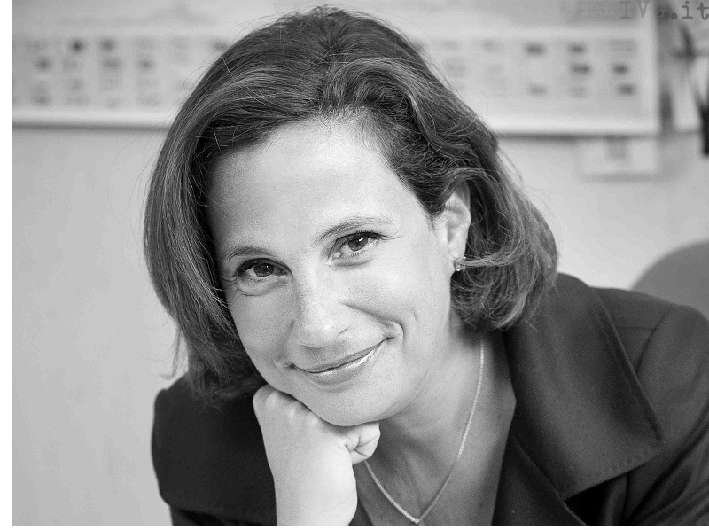 Ilaria Capua si guadagna l'Excellence Award 2014: prima donna europea che riceve tale riconoscimento